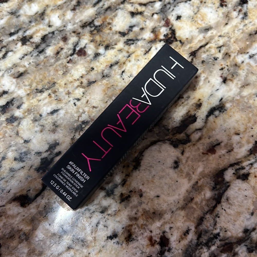 ⚡️💕Huda Beauty Angel Food Foundation Stick - Picture 5 of 8